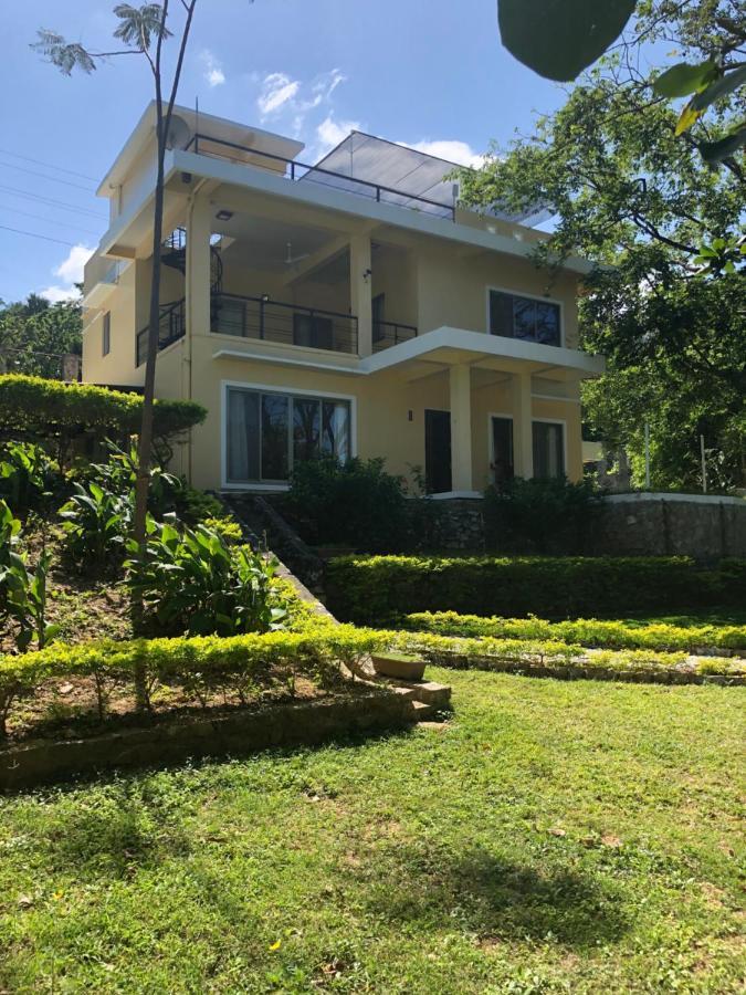 Amami Beachfront Villa With Private Beach Puerto Galera Luaran gambar