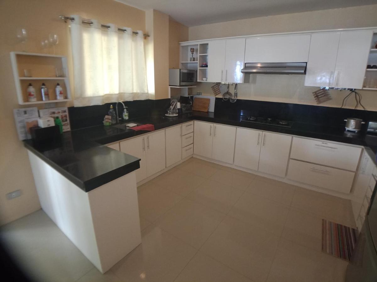 Amami Beachfront Villa With Private Beach Puerto Galera Luaran gambar