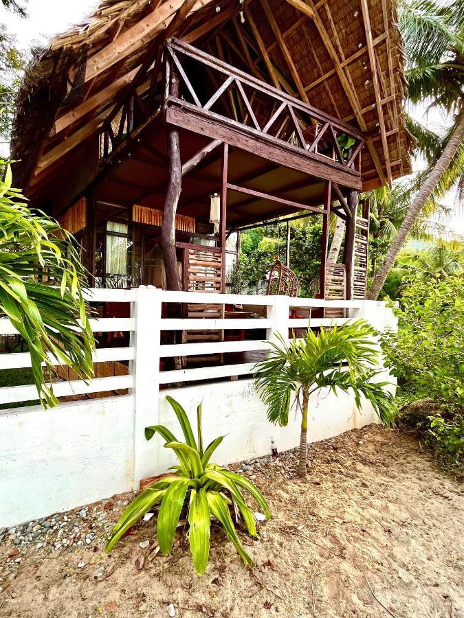 Amami Beachfront Villa With Private Beach Puerto Galera Luaran gambar