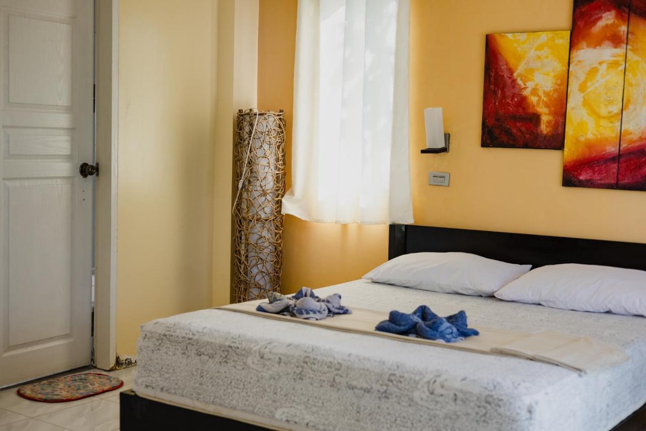Amami Beachfront Villa With Private Beach Puerto Galera Luaran gambar