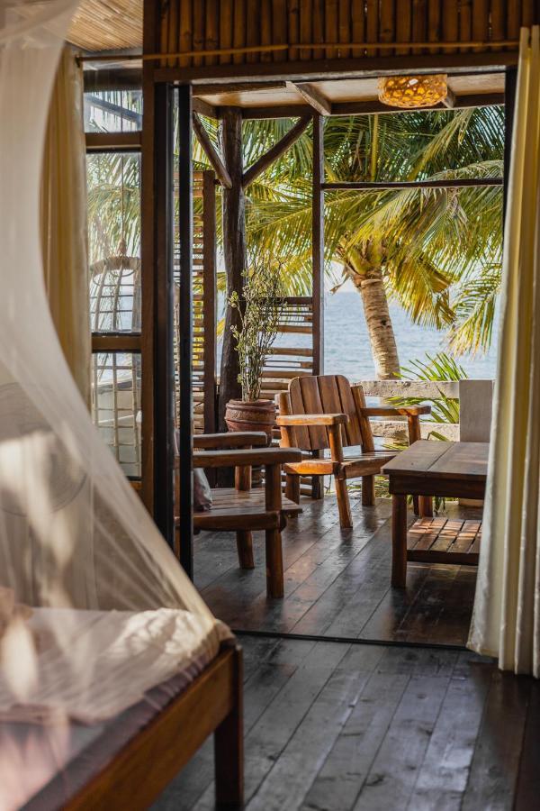 Amami Beachfront Villa With Private Beach Puerto Galera Luaran gambar