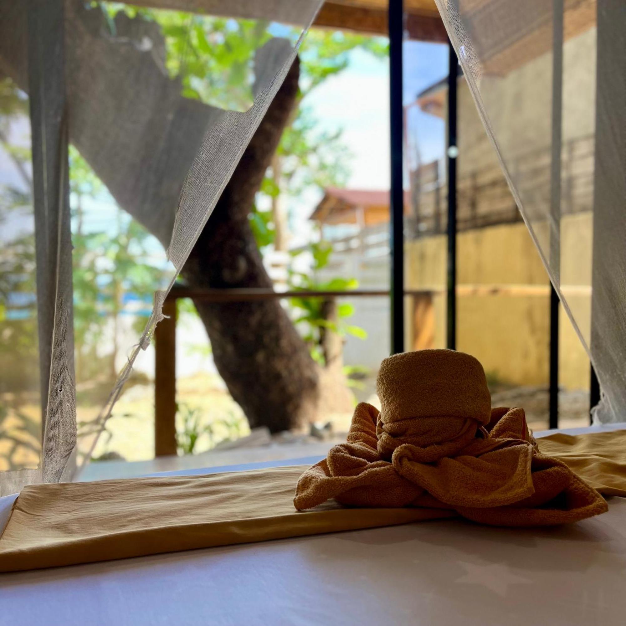 Amami Beachfront Villa With Private Beach Puerto Galera Luaran gambar