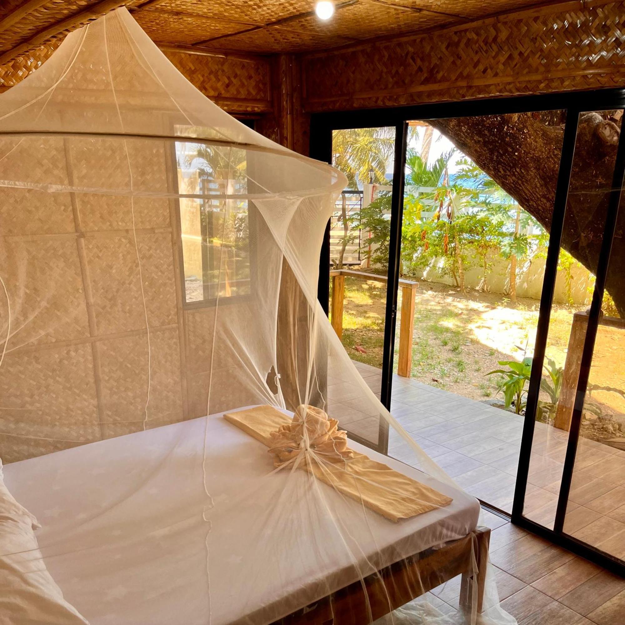 Amami Beachfront Villa With Private Beach Puerto Galera Luaran gambar