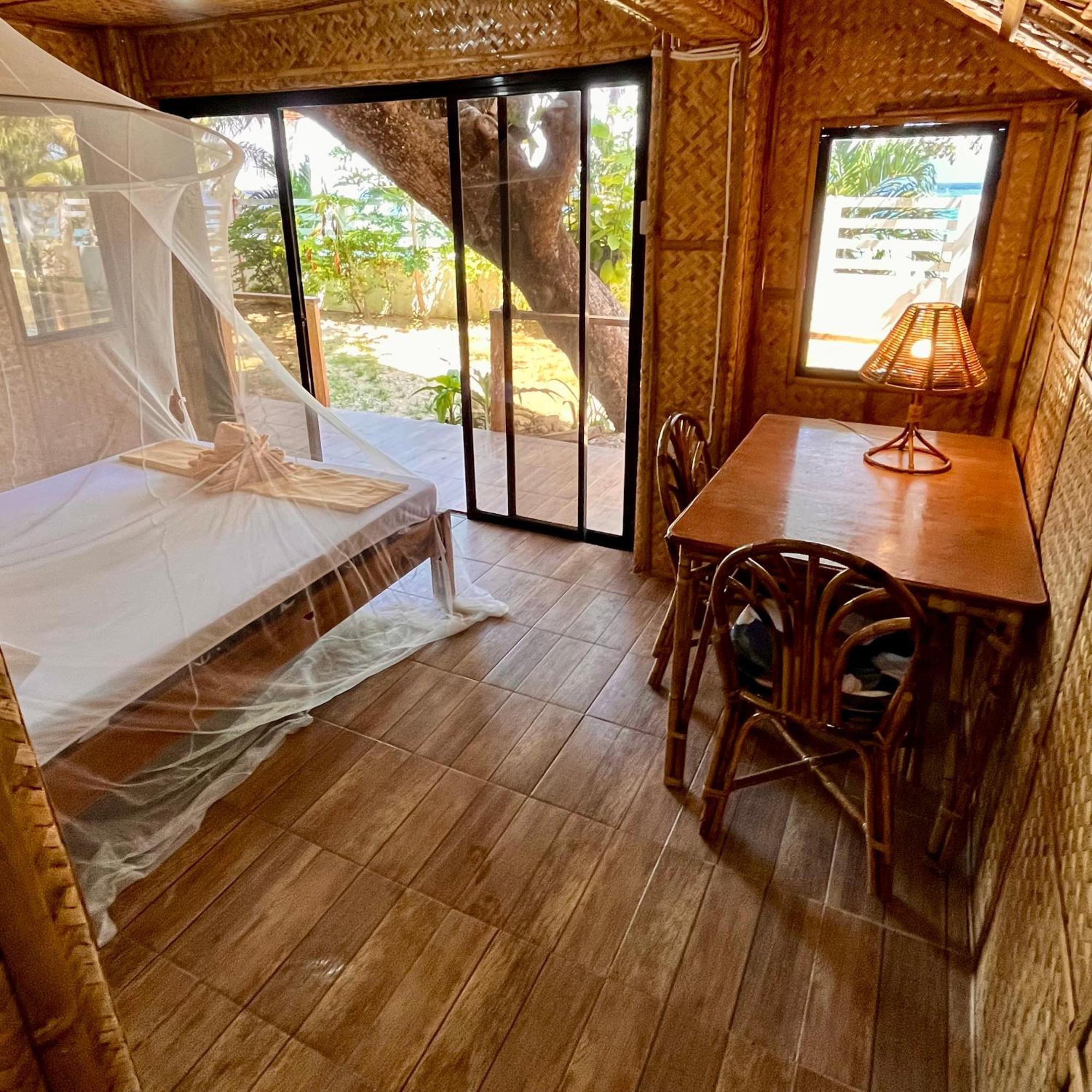 Amami Beachfront Villa With Private Beach Puerto Galera Luaran gambar